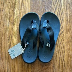 New with tags women’s Chaco Chillos Flip Flops, black
